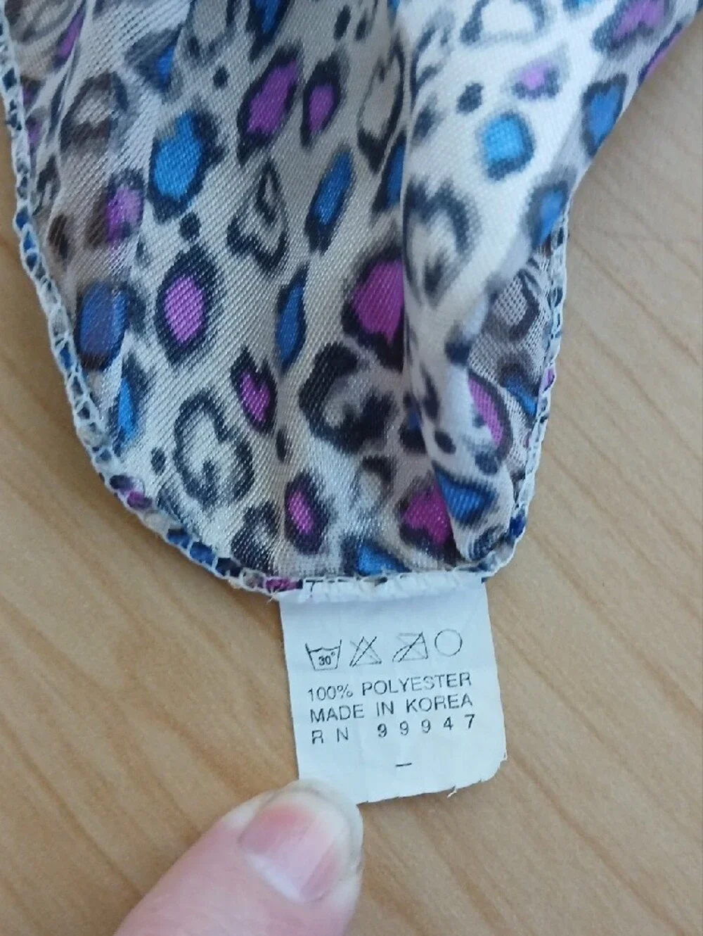 Silk-Feel Colorful Leopard Print Neck Scarf in Blue, Gray and Purple
